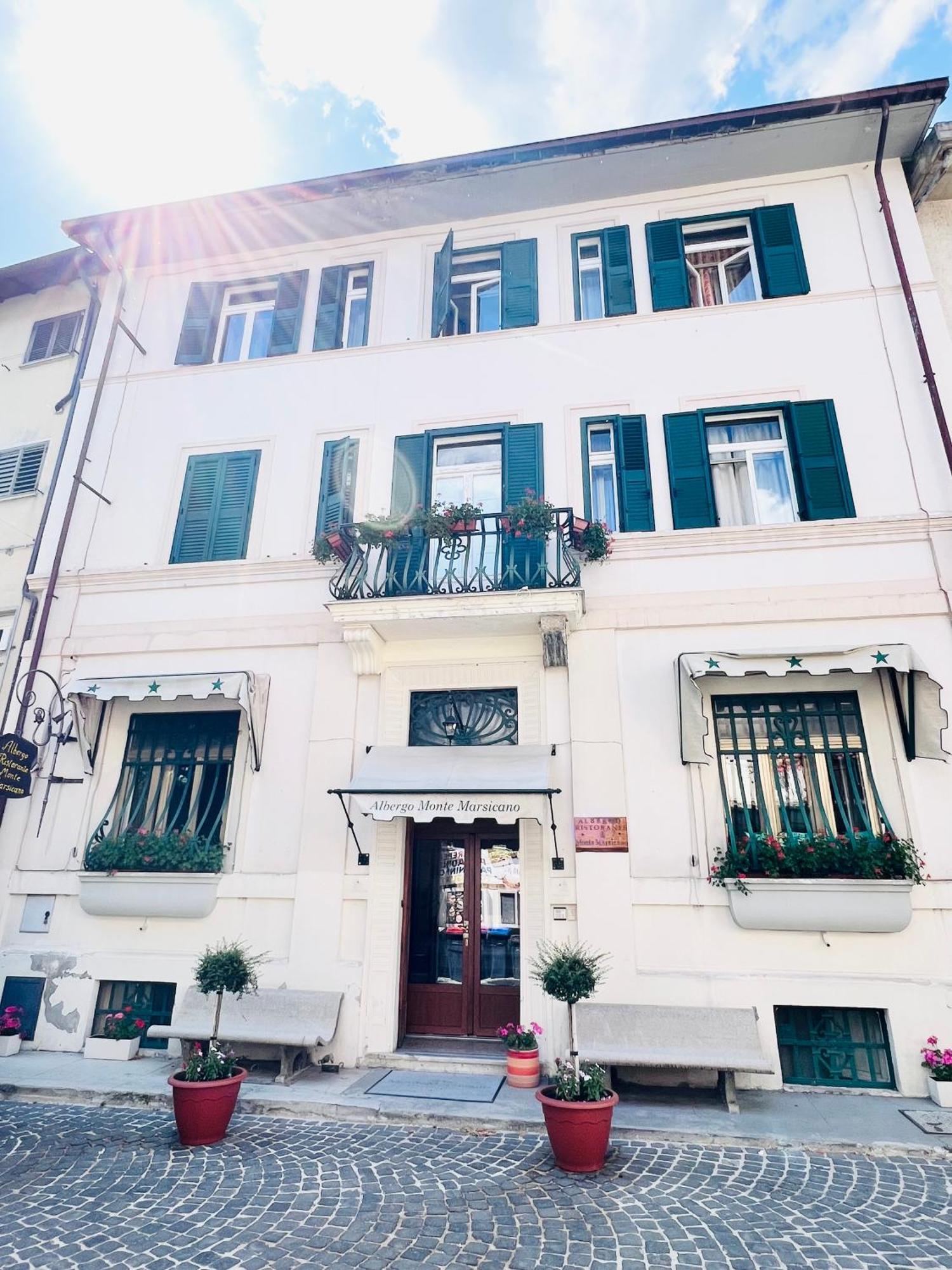 Monte Marsicano Hotel Пескассероли Экстерьер фото